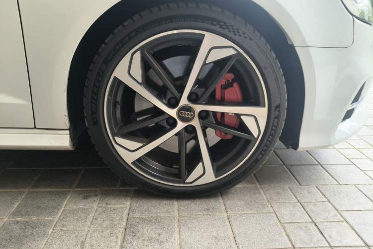 Used Audi A3 2020 Sportback 40 TFSI Style Edition China VI Emission Standard Right Front Wheel Hub