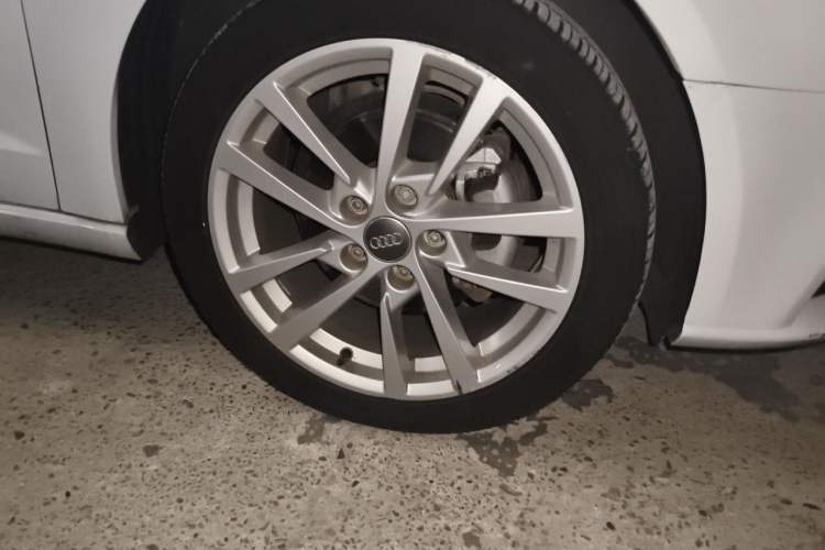 Used Audi A3 2020 Sportback 35 TFSI Ambition China VI Right Front Wheel Hub