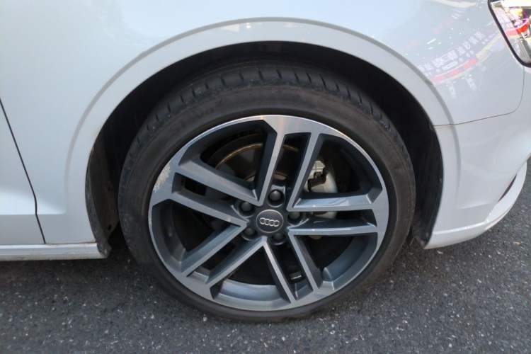 Used Audi A3 2020 Limousine 35 TFSI Ambition China VI Right Front Wheel Hub