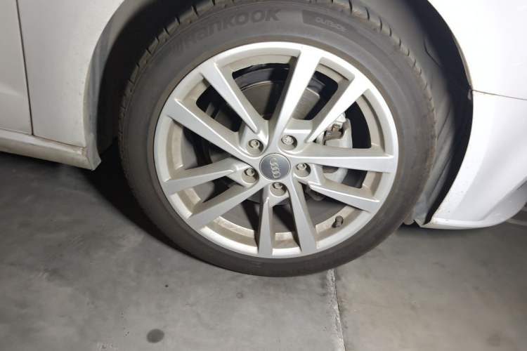 Used Audi A3 2020 Sportback 35 TFSI Ambition China VI Right Front Wheel Hub