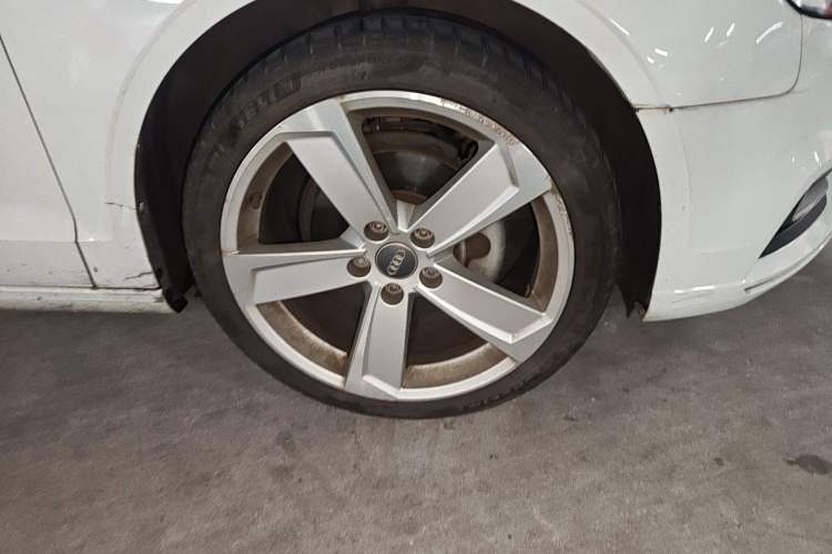 Used Audi A3 2020 Limousine 35 TFSI Style Edition China VI Emission Standard Right Front Wheel Hub
