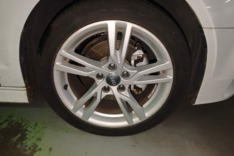 Used Audi A3 2020 Limousine 35 TFSI Fashion Edition China VI Emission Standard Right Front Wheel Hub