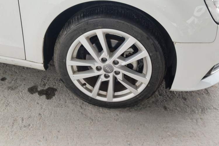 Used Audi A3 2020 Restyled Sportback 35 TFSI Entry-Level China VI Emission Standard Right Front Wheel Hub