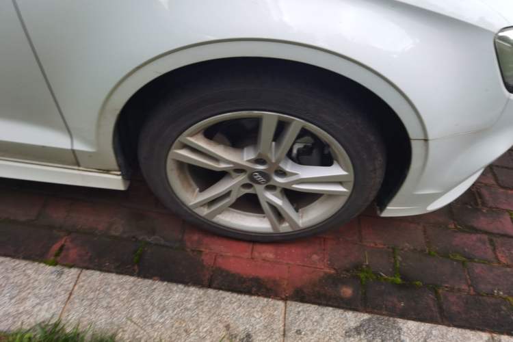 Used Audi A3 2020 Limousine 35 TFSI Fashion Edition China VI Emission Standard Right Front Wheel Hub