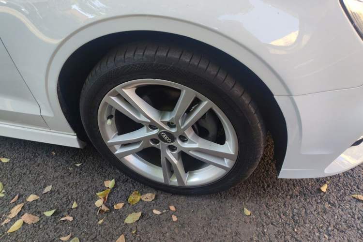 Used Audi A3 2020 Limousine 35 TFSI Fashion Edition China VI Emission Standard Right Front Wheel Hub