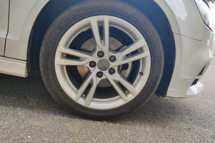 Used Audi A3 2020 Limousine 35 TFSI Fashion Edition China VI Emission Standard Right Front Wheel Hub
