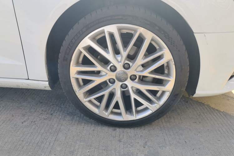 Used Audi A3 2020 Sportback 35 TFSI Style Edition China VI Emission Standard Right Front Wheel Hub