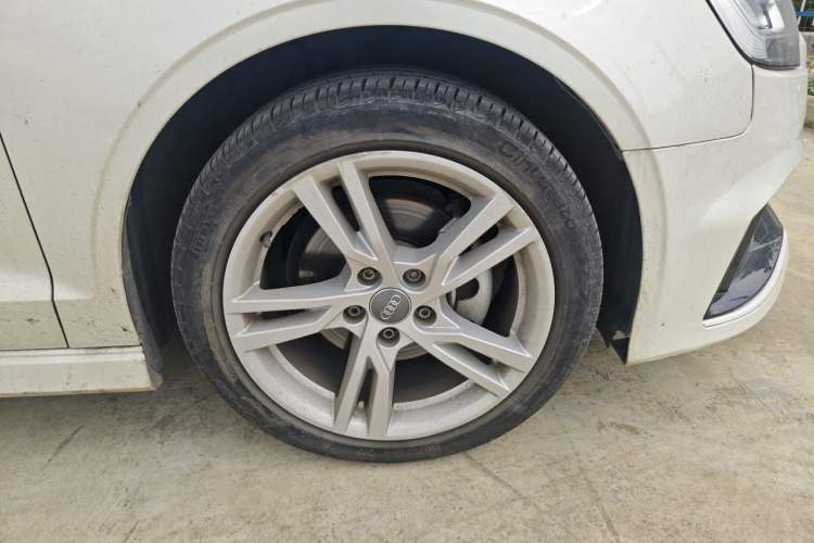 Used Audi A3 2020 Limousine 35 TFSI Fashion Edition China VI Emission Standard Right Front Wheel Hub