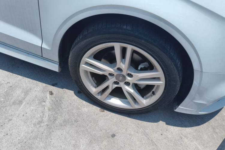 Used Audi A3 2020 Limousine 35 TFSI Fashion Edition China VI Emission Standard Right Front Wheel Hub