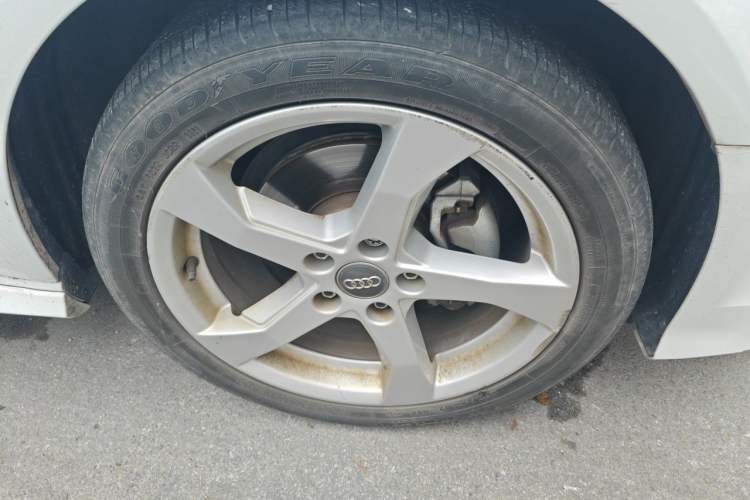 Used Audi A3 2020 Sportback 35 TFSI Fashion Edition China VI Emission Standard Right Front Wheel Hub