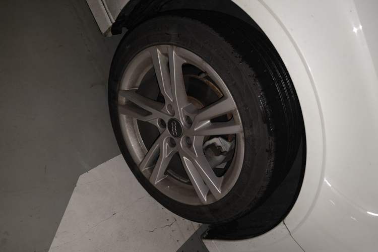 Used Audi A3 2020 Limousine 35 TFSI Fashion Edition China VI Emission Standard Right Front Wheel Hub