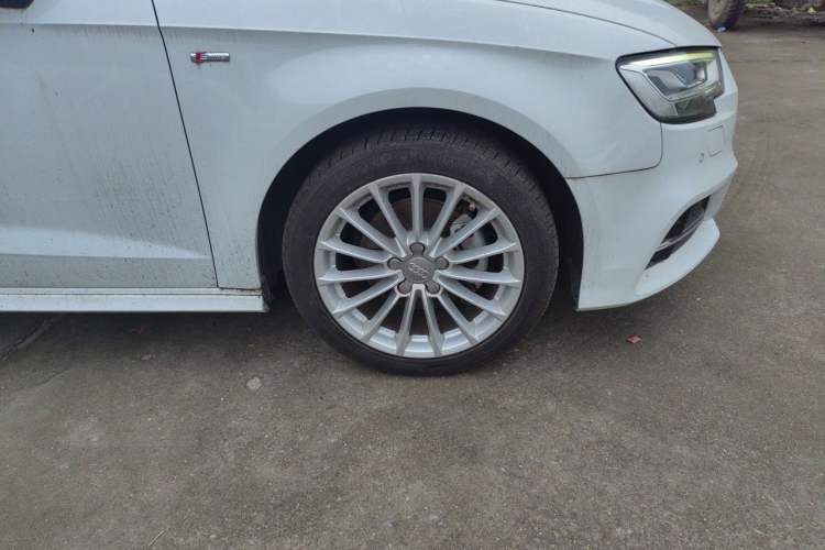 Used Audi A3 2020 Sportback 35 TFSI Fashion Edition China VI Emission Standard Right Front Wheel Hub