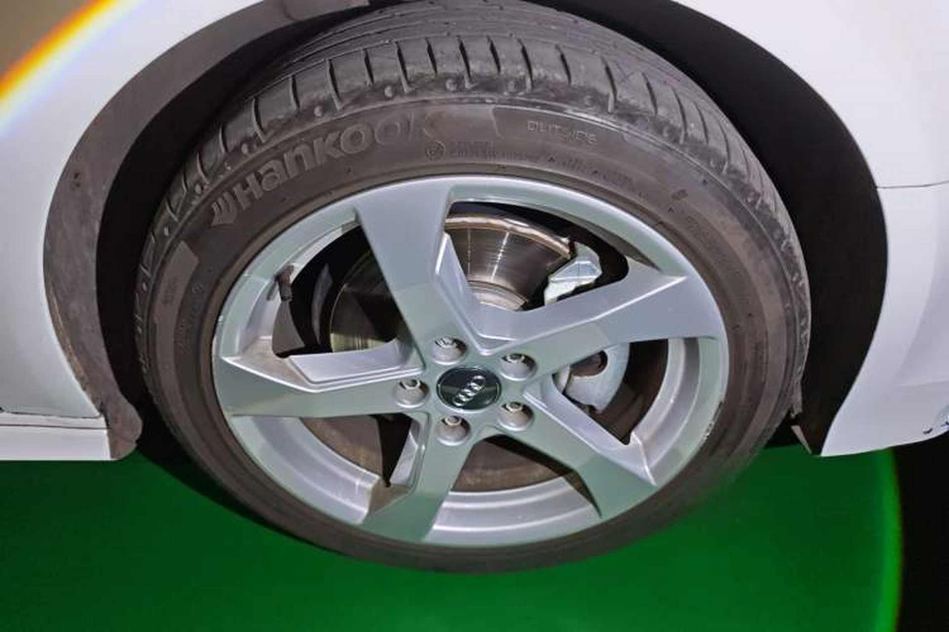 Used Audi A3 2020 Sportback 35 TFSI Fashion Edition China VI Emission Standard Right Front Wheel Hub