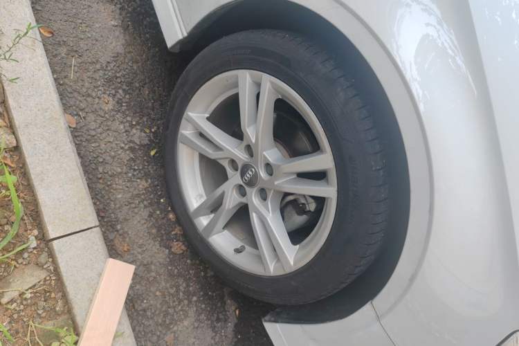 Used Audi A3 2020 Limousine 35 TFSI Fashion Edition China VI Emission Standard Right Front Wheel Hub