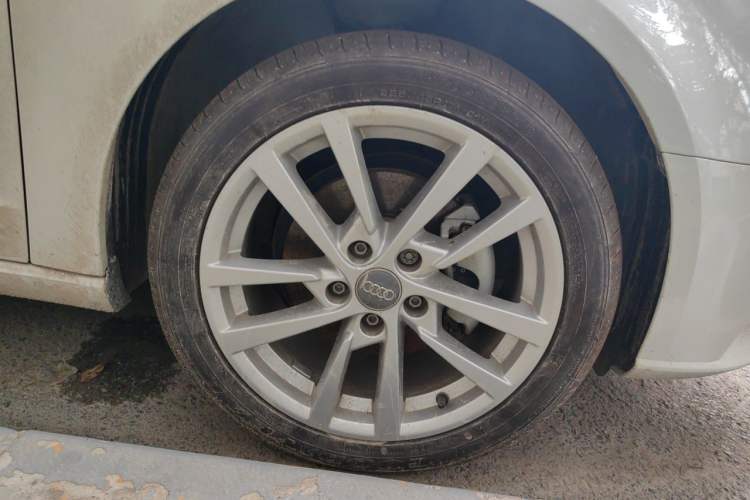 Used Audi A3 2020 Sportback 35 TFSI Ambition China VI Right Front Wheel Hub