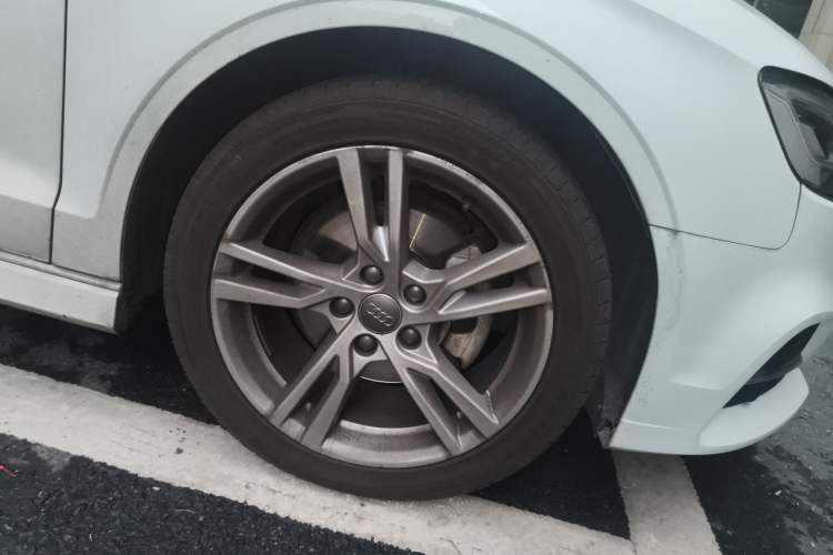 Used Audi A3 2020 Limousine 35 TFSI Fashion Edition China V Emission Standard Right Front Wheel Hub