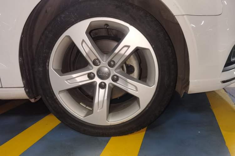 Used Audi A3 2020 Restyled Limousine 35 TFSI Ambition Version China VI Right Front Wheel Hub