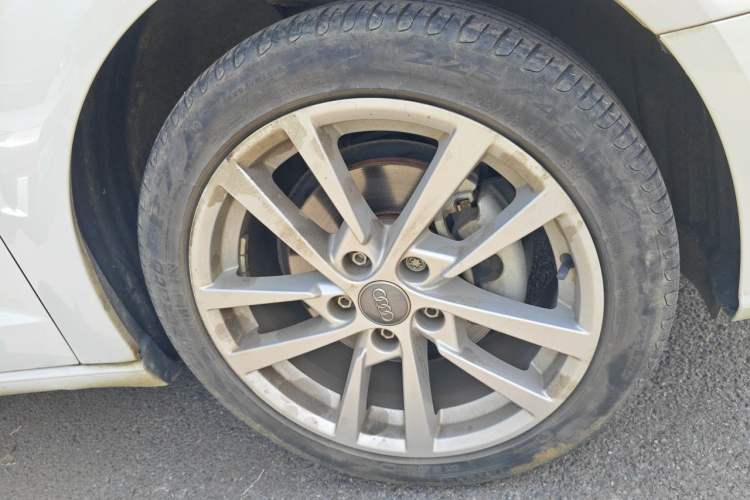 Used Audi A3 2020 Sportback 35 TFSI Ambition China VI Right Front Wheel Hub