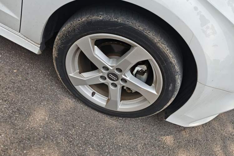 Used Audi A3 2020 Sportback 35 TFSI Fashion Edition China VI Emission Standard Right Front Wheel Hub