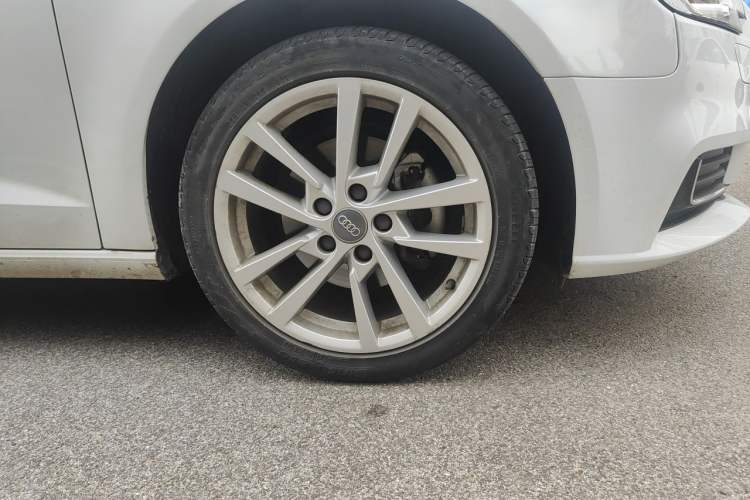 Used Audi A3 2020 Sportback 35 TFSI Ambition China VI Right Front Wheel Hub