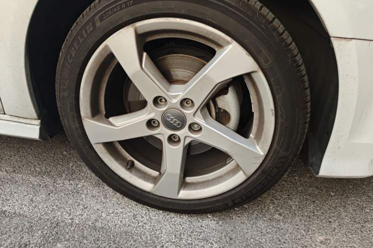 Used Audi A3 2020 Sportback 35 TFSI Fashion Edition China VI Emission Standard Right Front Wheel Hub