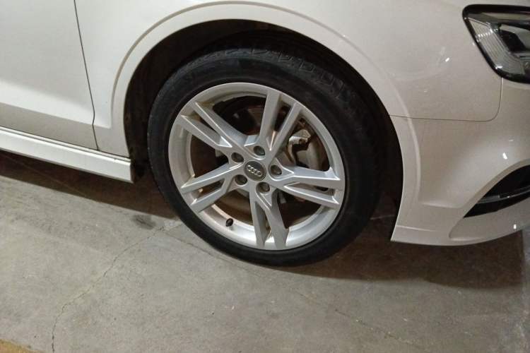 Used Audi A3 2020 Limousine 35 TFSI Fashion Edition China VI Emission Standard Right Front Wheel Hub