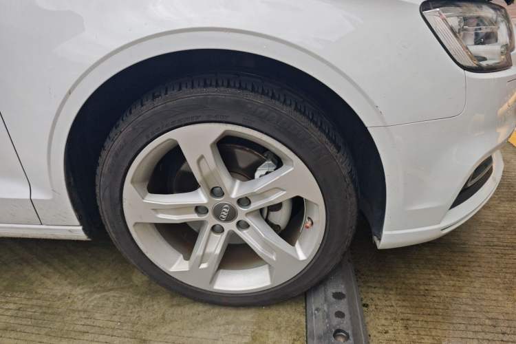 Used Audi A3 2020 Limousine 35 TFSI Ambition China VI Right Front Wheel Hub