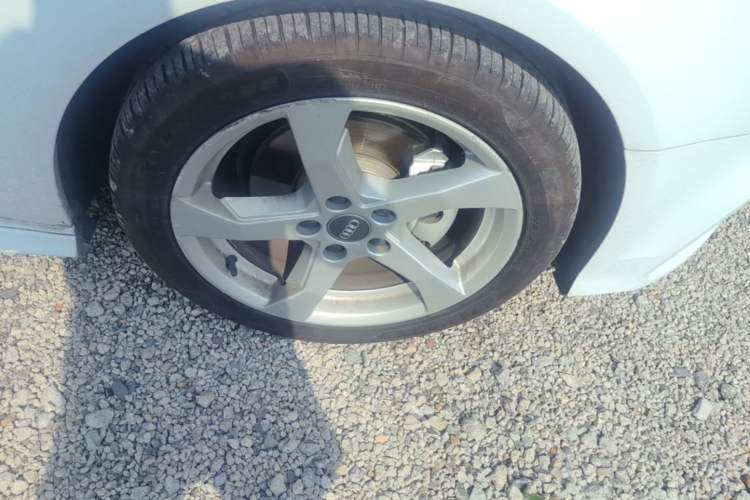 Used Audi A3 2020 Sportback 35 TFSI Fashion Edition China VI Emission Standard Right Front Wheel Hub