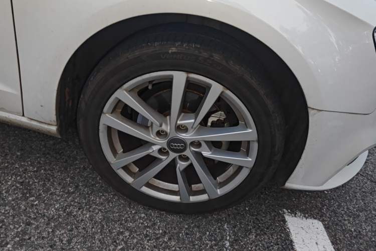 Used Audi A3 2020 Restyled Sportback 35 TFSI Entry-Level China VI Emission Standard Right Front Wheel Hub