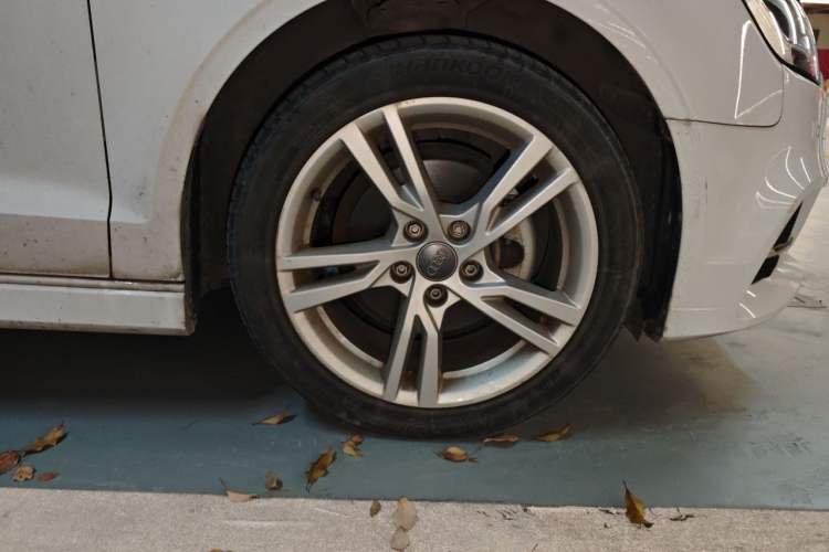 Used Audi A3 2020 Limousine 35 TFSI Fashion Edition China VI Emission Standard Right Front Wheel Hub
