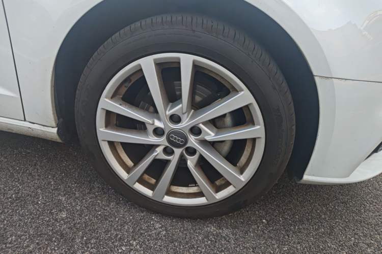 Used Audi A3 2020 Sportback 35 TFSI Ambition China VI Right Front Wheel Hub