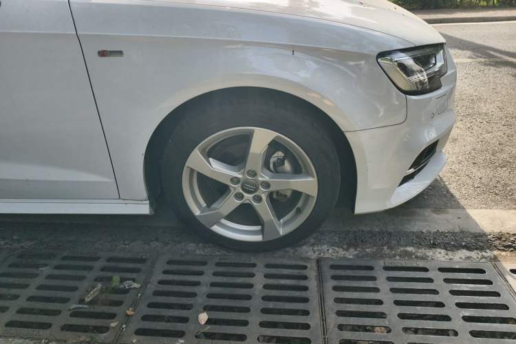 Used Audi A3 2020 Sportback 35 TFSI Fashion Edition China VI Emission Standard Right Front Wheel Hub
