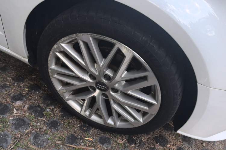 Used Audi A3 2020 Sportback 35 TFSI Style Edition China VI Emission Standard Right Front Wheel Hub