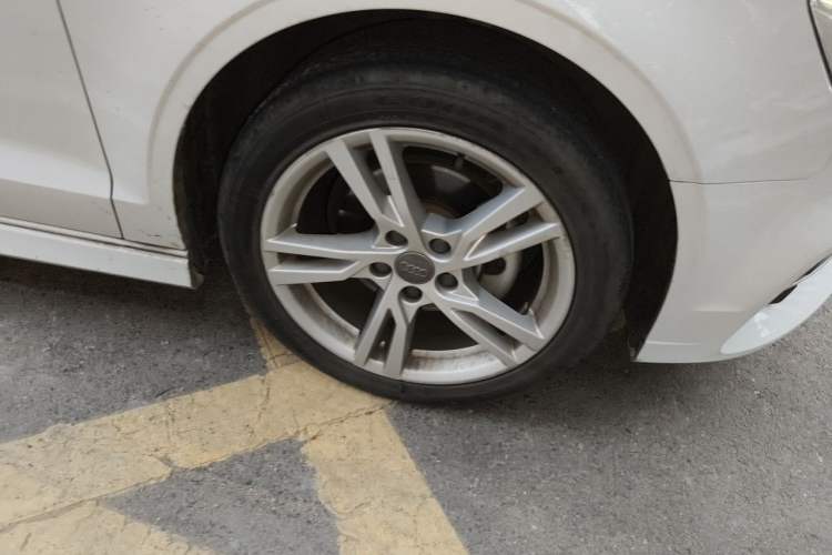 Used Audi A3 2020 Limousine 35 TFSI Fashion Edition China VI Emission Standard Right Front Wheel Hub