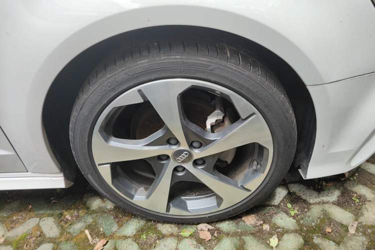 Used Audi A3 2020 Sportback 35 TFSI Sporty Model China VI Right Front Wheel Hub