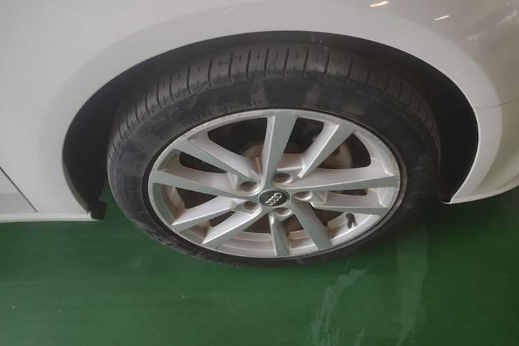 Used Audi A3 2020 Restyled Sportback 35 TFSI Entry-Level China VI Emission Standard Right Front Wheel Hub