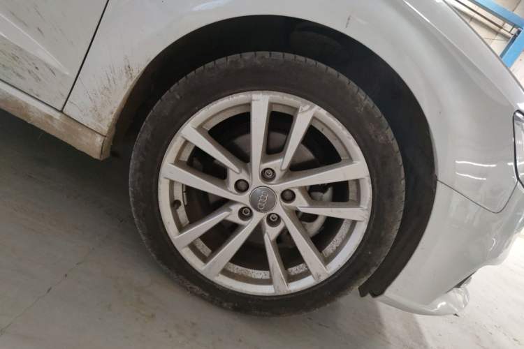 Used Audi A3 2020 Sportback 35 TFSI Ambition China VI Right Front Wheel Hub