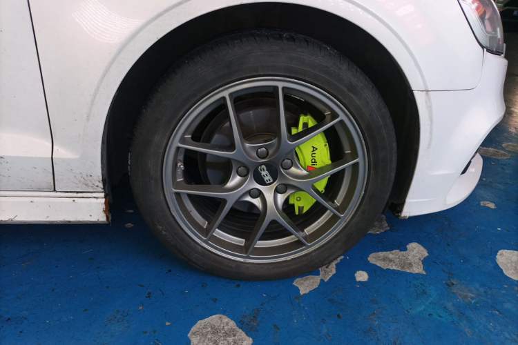 Used Audi A3 2020 Limousine 35 TFSI Fashion Edition China VI Emission Standard Right Front Wheel Hub