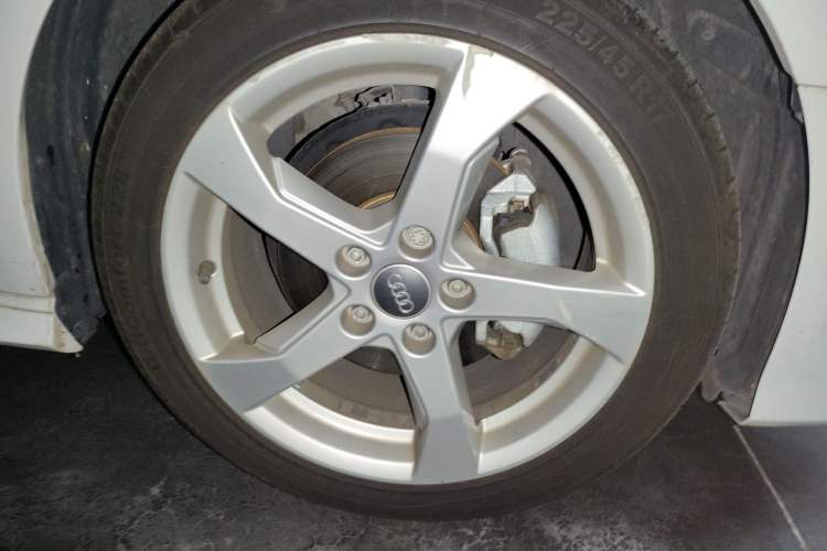 Used Audi A3 2020 Sportback 35 TFSI Fashion Edition China VI Emission Standard Right Front Wheel Hub