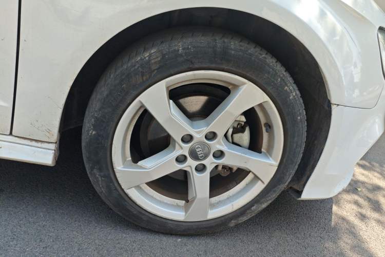 Used Audi A3 2020 Sportback 35 TFSI Fashion Edition China VI Emission Standard Right Front Wheel Hub