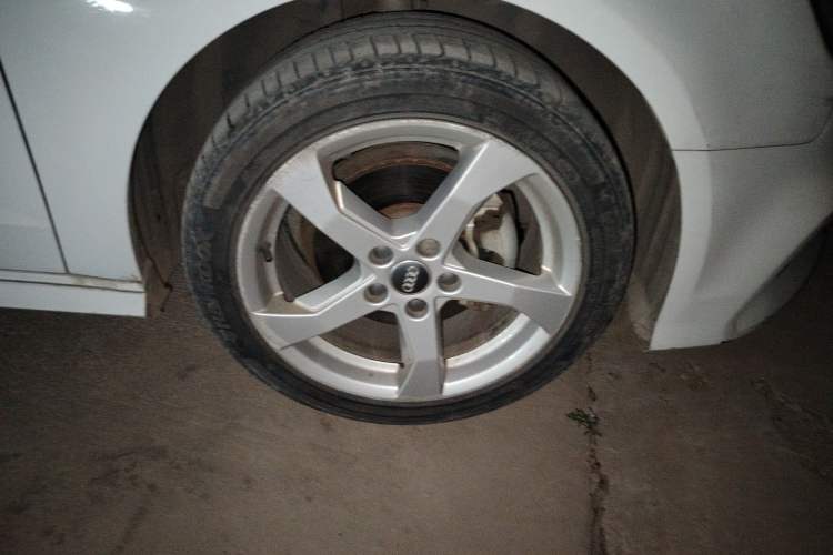 Used Audi A3 2020 Sportback 35 TFSI Fashion Edition China VI Emission Standard Right Front Wheel Hub