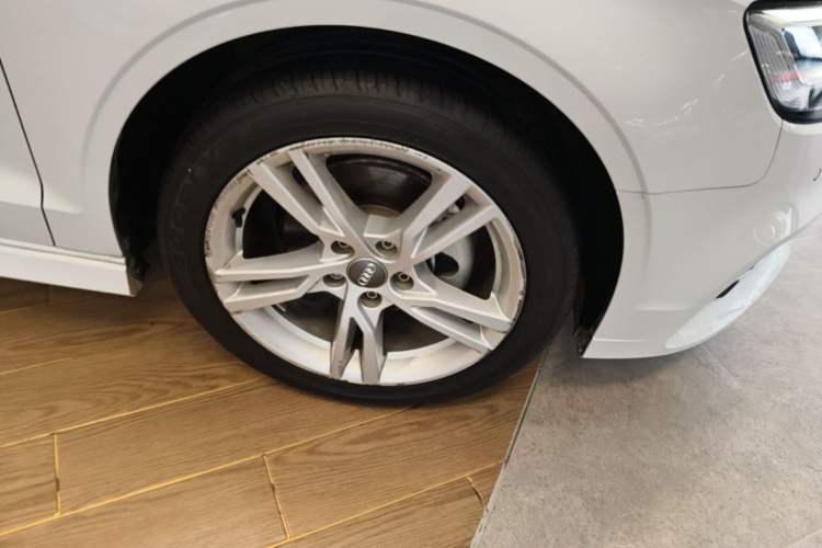 Used Audi A3 2020 Limousine 35 TFSI Fashion Edition China VI Emission Standard Right Front Wheel Hub