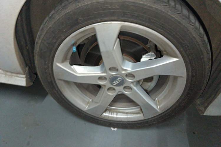 Used Audi A3 2020 Sportback 35 TFSI Fashion Edition China VI Emission Standard Right Front Wheel Hub