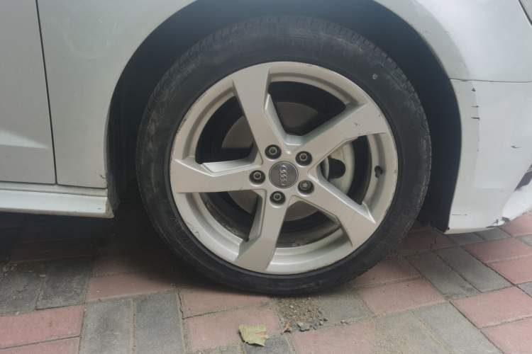 Used Audi A3 2020 Sportback 35 TFSI Fashion Edition China VI Emission Standard Right Front Wheel Hub