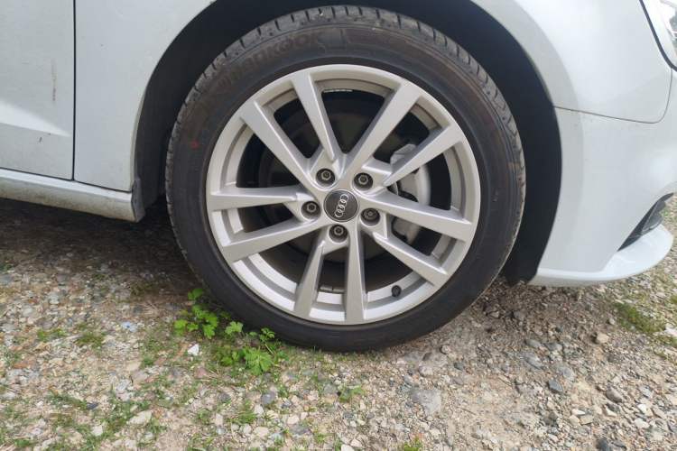 Used Audi A3 2020 Sportback 35 TFSI Ambition China VI Right Front Wheel Hub