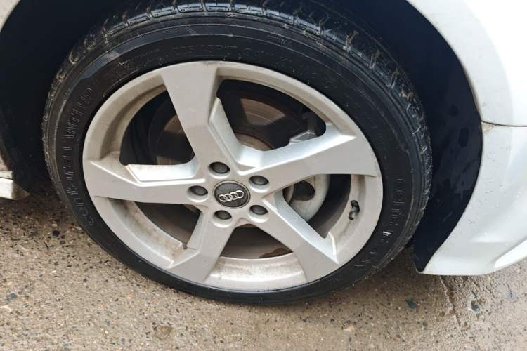 Used Audi A3 2020 Sportback 35 TFSI Fashion Edition China VI Emission Standard Right Front Wheel Hub