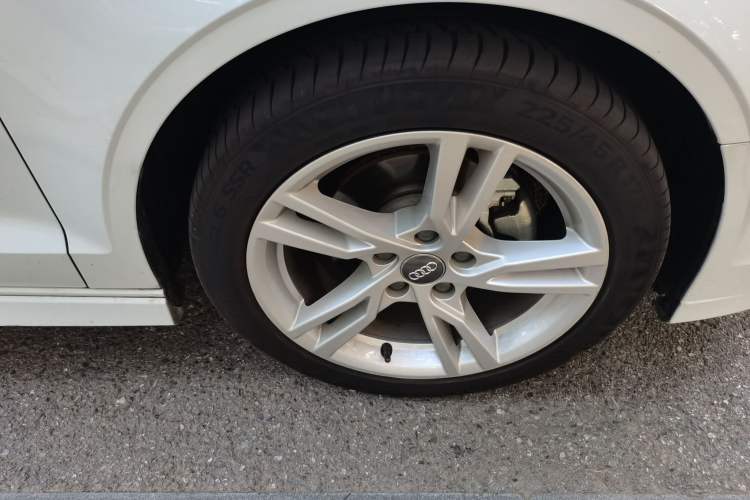Used Audi A3 2020 Limousine 35 TFSI Fashion Edition China VI Emission Standard Right Front Wheel Hub