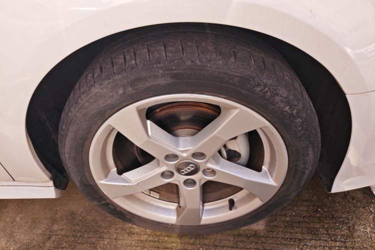 Used Audi A3 2020 Sportback 35 TFSI Fashion Edition China VI Emission Standard Right Front Wheel Hub