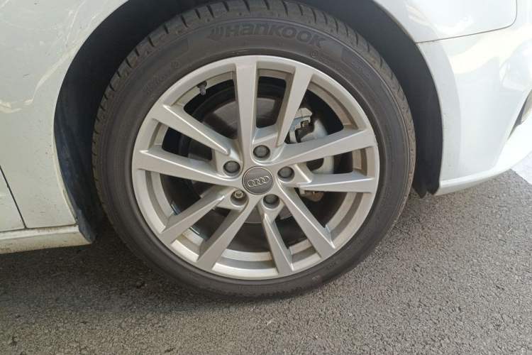 Used Audi A3 2020 Restyled Sportback 35 TFSI Entry-Level China VI Emission Standard Right Front Wheel Hub