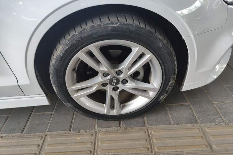 Used Audi A3 2020 Limousine 35 TFSI Fashion Edition China VI Emission Standard Right Front Wheel Hub
